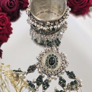 Vintage bracelet dark green