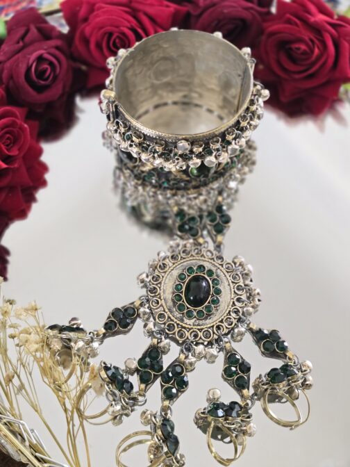 Vintage bracelet dark green