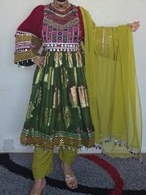 Festive green & red Ghand with detailing
