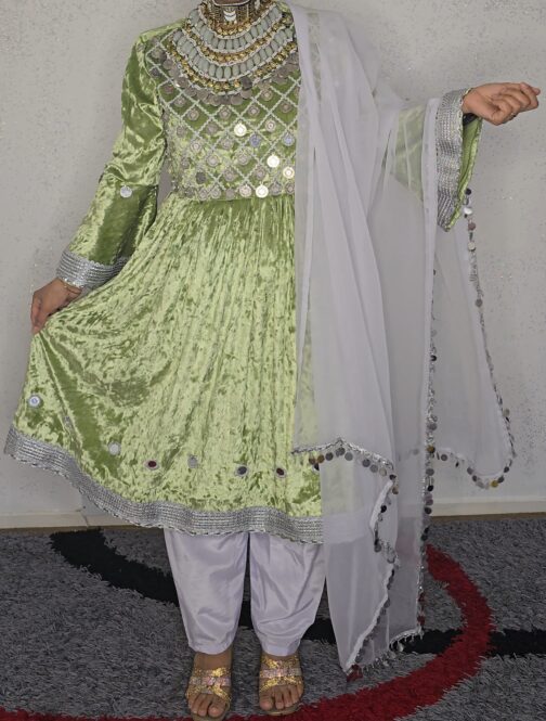 Light pistachio green velvet ghand