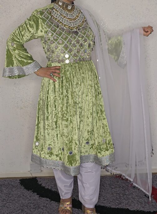 Light pistachio green velvet ghand